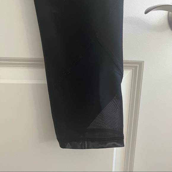🏔🌴Old Navy Active High-Waisted Black Crop Elevate Go Leggings MULTIPLE SIZES - Picture 3 of 11